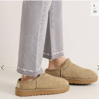 フレームワーク(FRAMeWORK)のUGG CLASSIC SLIPPER  ベージュ  7(スリッポン/モカシン)