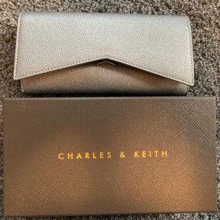 チャールズアンドキース(Charles and Keith)の新品未使用　チャールズアンドキース　メタリックアクセント 長財布(財布)