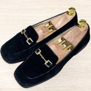 グッチ(Gucci)のGUCCI 37 ホースビットローファー パンプス スエード ブラック 裏張済(ローファー/革靴)