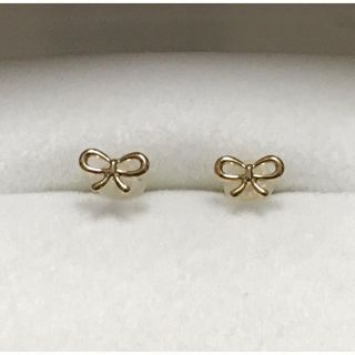 ブルーム(BLOOM)のリボンモチーフ　18K ピアス(ピアス)