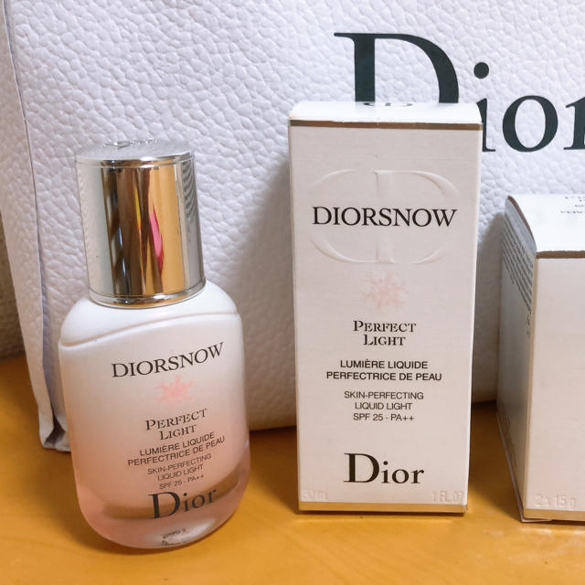 Dior(ディオール)のDiorスノーパーフェクトライト コスメ/美容のベースメイク/化粧品(化粧下地)の商品写真