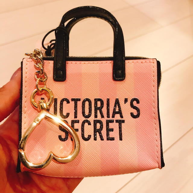 Victoria's Secret(ヴィクトリアズシークレット)のヴィクシー　バッグ　チャーム ハンドメイドのファッション小物(バッグチャーム)の商品写真