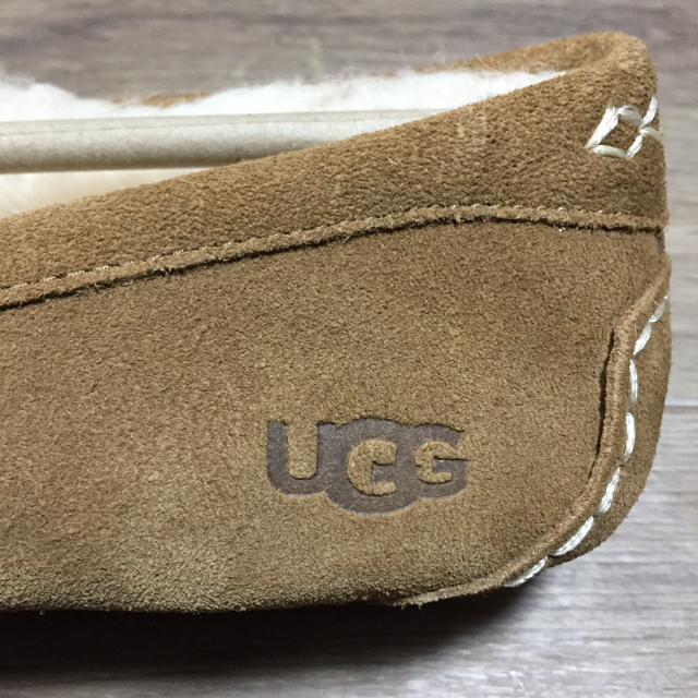 UGG(アグ)の新品未使用！正規品UGGアンスレー チェスナット25センチ レディースの靴/シューズ(スリッポン/モカシン)の商品写真