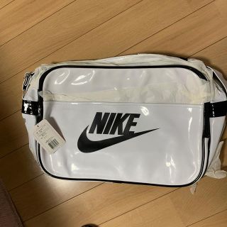 ナイキ(NIKE)のNIKEスポーツ用エナメルバック新品(その他)