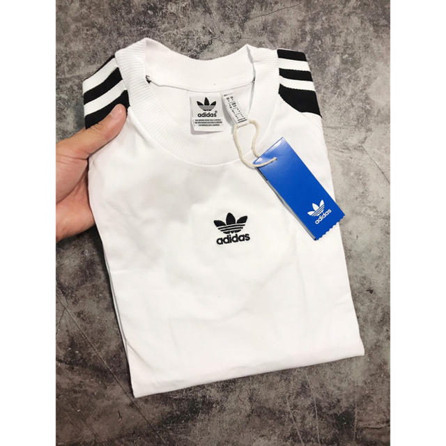 adidas(アディダス)のadidas アディダス 新品未使用 3ストライプ ロングスリーブ レディースのトップス(Tシャツ(長袖/七分))の商品写真