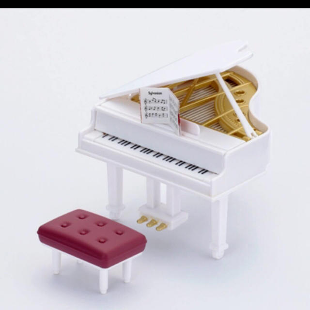 EPOCH(エポック)のシルバニアファミリー　グランドピアノ（ホワイト） エンタメ/ホビーのおもちゃ/ぬいぐるみ(キャラクターグッズ)の商品写真
