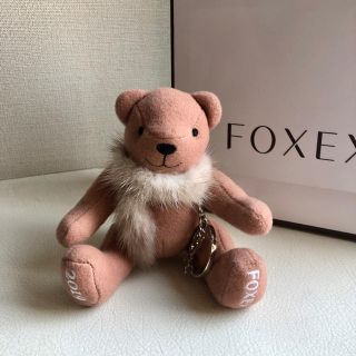 フォクシー(FOXEY)の週末SALE！サロンショー限定色 FOXEY ミンク付きテディベアチャーム(ノベルティグッズ)