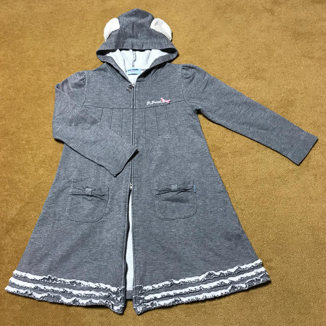 pom ponette(ポンポネット)のポンポネット パーカー　130 テリア　フリル　ワンピース キッズ/ベビー/マタニティのキッズ服女の子用(90cm~)(ジャケット/上着)の商品写真