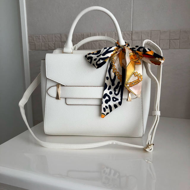 anySiS(エニィスィス)のオフホワイト お揃いポーチ付き 2way  バッグ レディースのバッグ(ショルダーバッグ)の商品写真