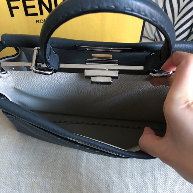 FENDI(フェンディ)のmint 様専用フェンディ FENDI セレリア ピーカブー PEEKABOO レディースのバッグ(ショルダーバッグ)の商品写真