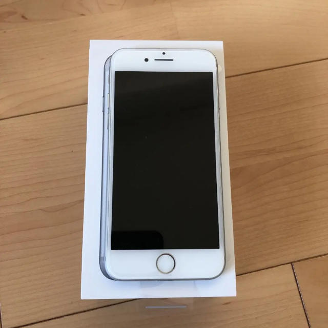 iPhone 7 Silver 32 GB SIMフリー