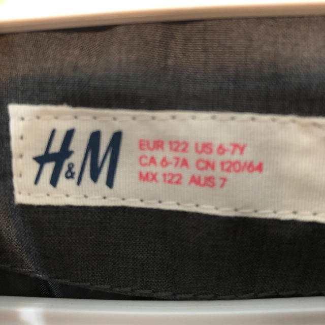 H&M(エイチアンドエム)のダウンベスト　H&M 120 キッズ/ベビー/マタニティのキッズ服男の子用(90cm~)(ジャケット/上着)の商品写真