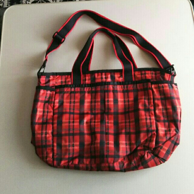 LeSportsac(レスポートサック)のレスポートサック ベビーバッグ 赤チェック柄 レディースのバッグ(トートバッグ)の商品写真