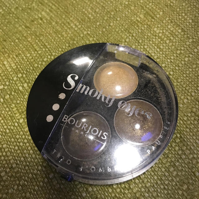 bourjois(ブルジョワ)のブルジョワ スモーキーアイズ 02 コスメ/美容のベースメイク/化粧品(アイシャドウ)の商品写真