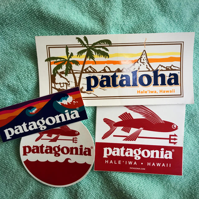 patagonia(パタゴニア)のハワイ限定パタゴニアステッカー(おまけ付き！) ハンドメイドの文具/ステーショナリー(しおり/ステッカー)の商品写真