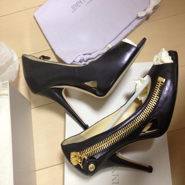 JIMMY CHOO(ジミーチュウ)のJIMMY CHOO パンプス レディースの靴/シューズ(ハイヒール/パンプス)の商品写真