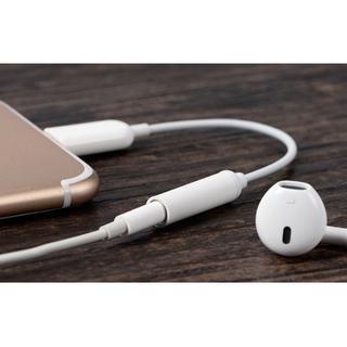 iPhone7 ライトニングアダプタ(ストラップ/イヤホンジャック)