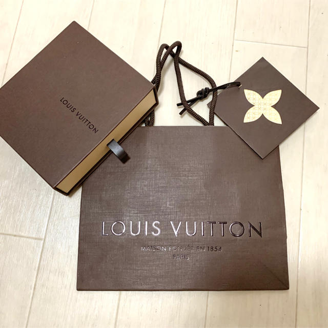 LOUIS VUITTON(ルイヴィトン)のLOUIS VUITTON  ショップ袋　箱　クロス　メッセージカード　付属品 レディースのバッグ(ショップ袋)の商品写真