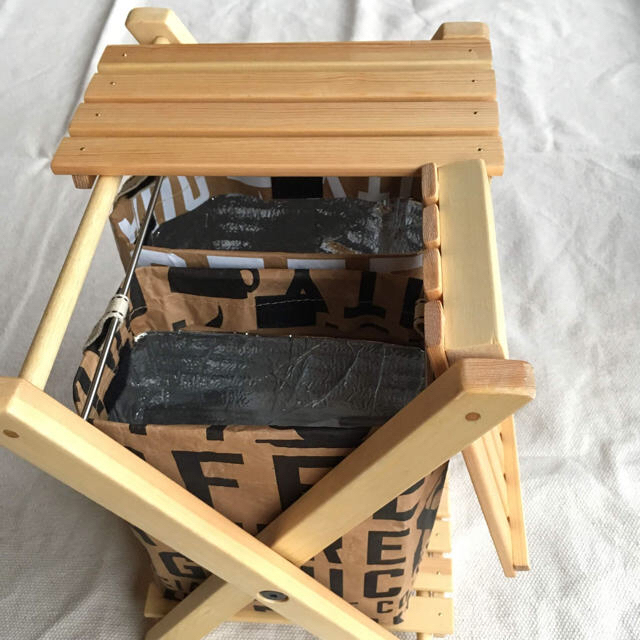 Snow Peak(スノーピーク)のmochiさま専用ゴミ箱木製折りたたみ分別白黒(キャンプギアハンドメイド)  スポーツ/アウトドアのアウトドア(テーブル/チェア)の商品写真