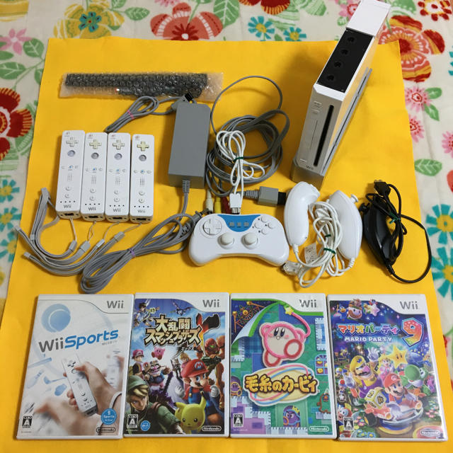 Wii本体 スマッシュブラザーズ 4人で遊べるセット - 家庭用ゲーム機本体