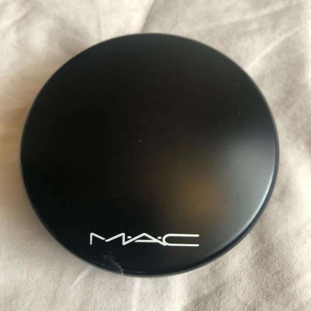 MAC(マック)のMac Dark Golden mineralize ファンデーション コスメ/美容のベースメイク/化粧品(ファンデーション)の商品写真