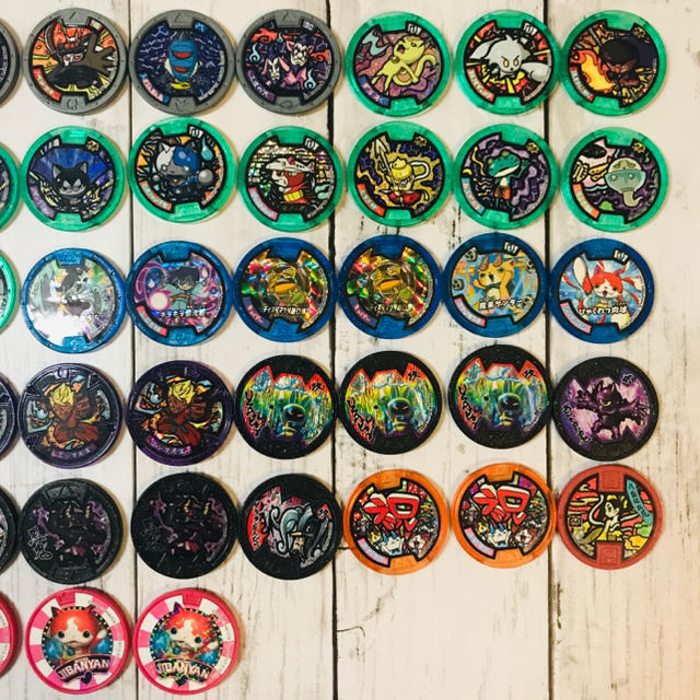 妖怪メダル 56枚 セット ケース付き  エンタメ/ホビーのおもちゃ/ぬいぐるみ(キャラクターグッズ)の商品写真