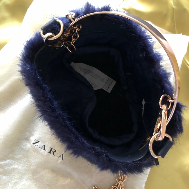 ZARA(ザラ)のみゃこ様専用⭐︎ZARA  ファーバッグ レディースのバッグ(ショルダーバッグ)の商品写真