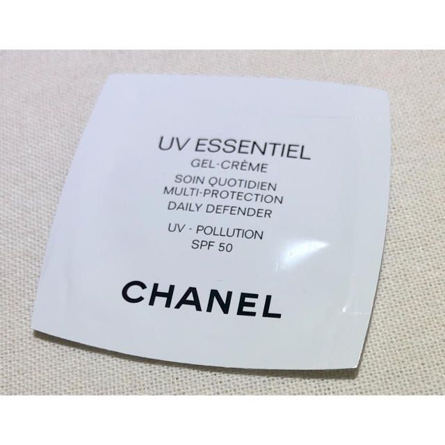 CHANEL(シャネル)のシャネル　UVエサンシエルジェルクリーム50 コスメ/美容のボディケア(日焼け止め/サンオイル)の商品写真
