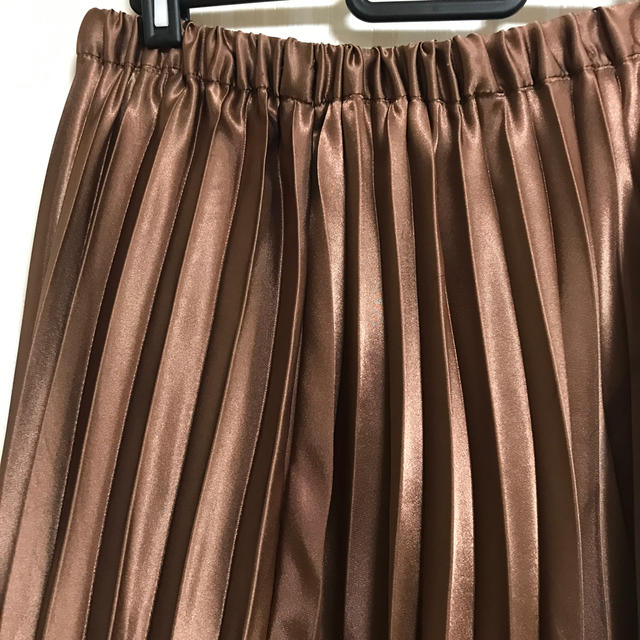 LOWRYS FARM(ローリーズファーム)のサテンプリーツスカート ブラウン レディースのスカート(ロングスカート)の商品写真