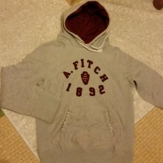 アバクロンビーアンドフィッチ(Abercrombie&Fitch)のグレーパーカー(パーカー)