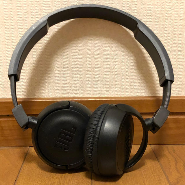 【中古】JBL ワイヤレスヘッドホン スマホ/家電/カメラのオーディオ機器(ヘッドフォン/イヤフォン)の商品写真