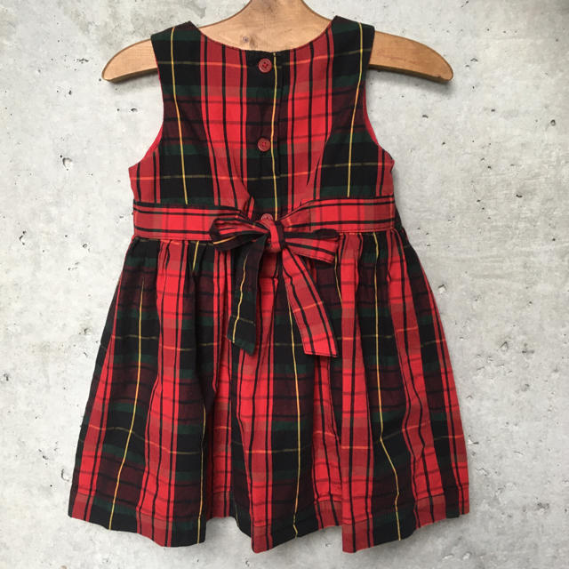 OshKosh(オシュコシュ)のOSHKOSH 赤チェック ワンピース90サイズ  キッズ/ベビー/マタニティのキッズ服女の子用(90cm~)(ワンピース)の商品写真