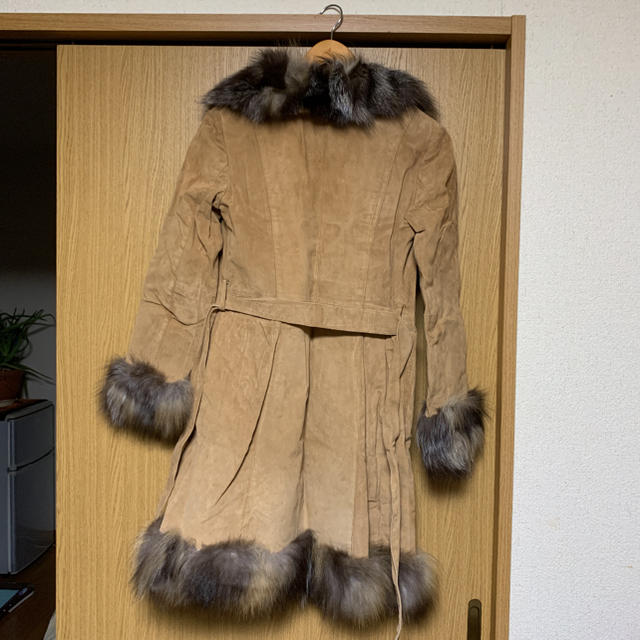 スエードと毛皮のコート 1
