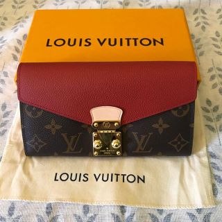ルイヴィトン(LOUIS VUITTON)のLOUIS VUITTON【ルイヴィトン】二つ折り長財布 　(中古)(財布)