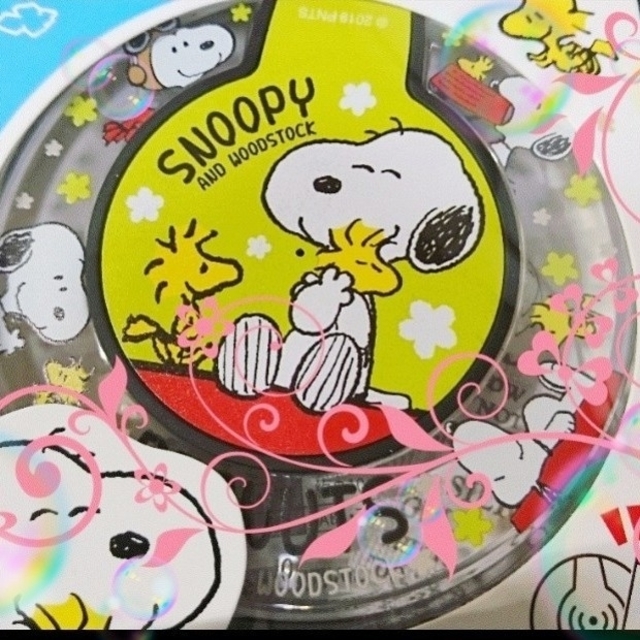 SNOOPY(スヌーピー)の【新品未開封】スヌーピーの"ワイヤレス・スマホチャージャー" (黄) スマホ/家電/カメラのスマートフォン/携帯電話(バッテリー/充電器)の商品写真