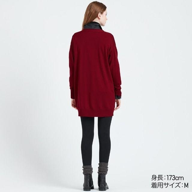 UNIQLO(ユニクロ)の【新品 未使用】ユニクロ Vネックカーディガン レッド Mサイズ レディースのトップス(カーディガン)の商品写真