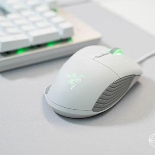 Lazer Razer Basilisk White Edition 白 ゲーミングマウスの通販 By ジェネッツ S Shop レイザーならラクマ