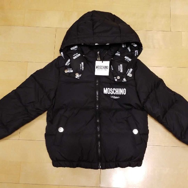 MOSCHINO(モスキーノ)のnuymr様専用MOSCHINO　ダウンジャケット キッズ/ベビー/マタニティのキッズ服男の子用(90cm~)(ジャケット/上着)の商品写真