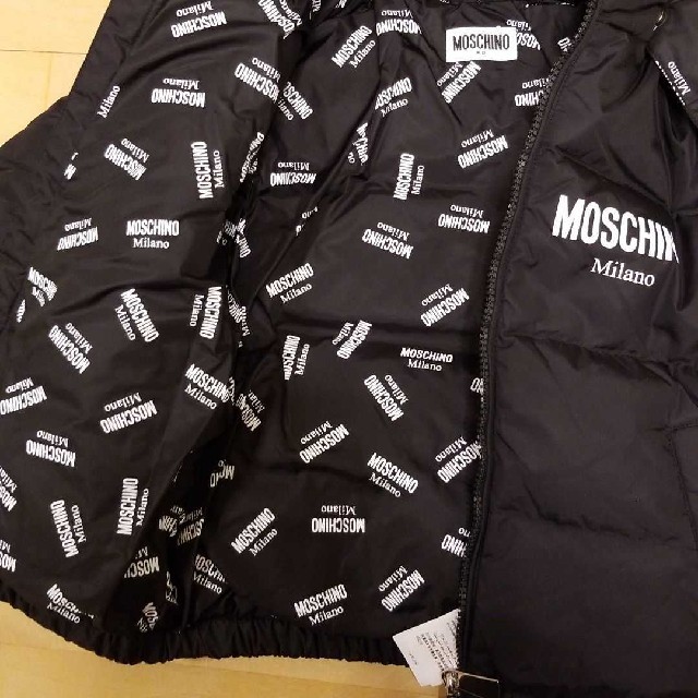 MOSCHINO(モスキーノ)のnuymr様専用MOSCHINO　ダウンジャケット キッズ/ベビー/マタニティのキッズ服男の子用(90cm~)(ジャケット/上着)の商品写真