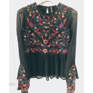 ザラ(ZARA)の花とけい様専用　送料込！ZARA 刺繍ブラウス　Ｓ(シャツ/ブラウス(長袖/七分))