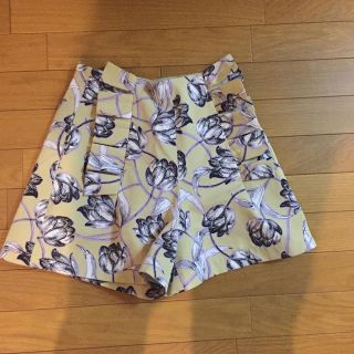 デイシー(deicy)のチューリップ柄ショートパンツ(ショートパンツ)