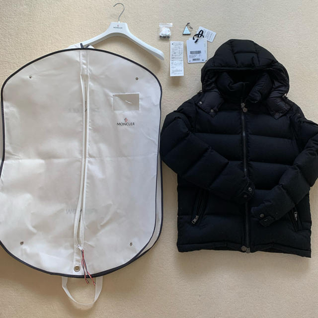 MONCLER(モンクレール)のモンクレール　モンジュネーブル　ブラック　サイズ１ メンズのジャケット/アウター(ダウンジャケット)の商品写真