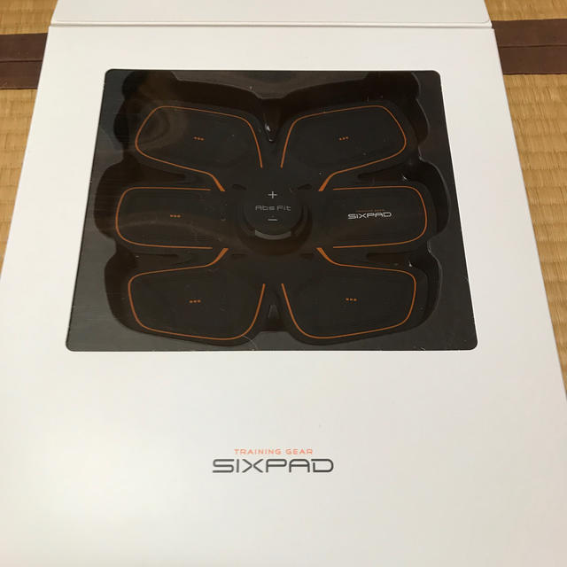 SIXPAD(シックスパッド)のSIXPAD アブズフィト　充電式 スポーツ/アウトドアのトレーニング/エクササイズ(トレーニング用品)の商品写真