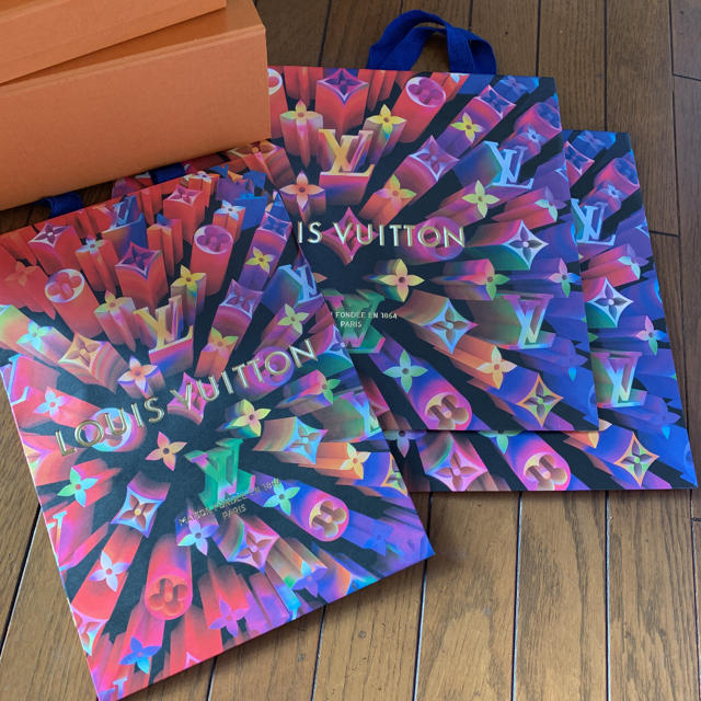 LOUIS VUITTON(ルイヴィトン)のLV空箱と紙袋セット レディースのバッグ(ショップ袋)の商品写真