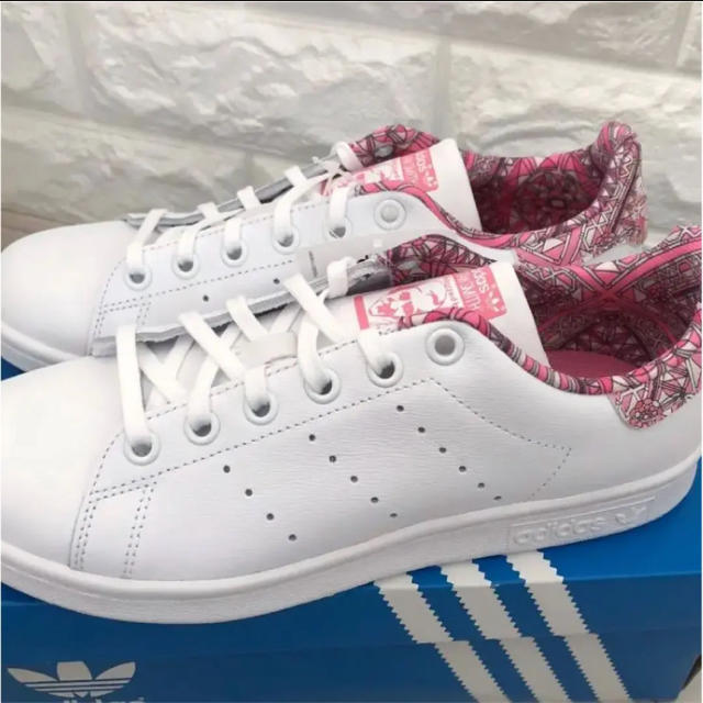 adidas(アディダス)の♡ 新品未使用 スタンスミス  23.5cm ピンク ♡ レディースの靴/シューズ(スニーカー)の商品写真