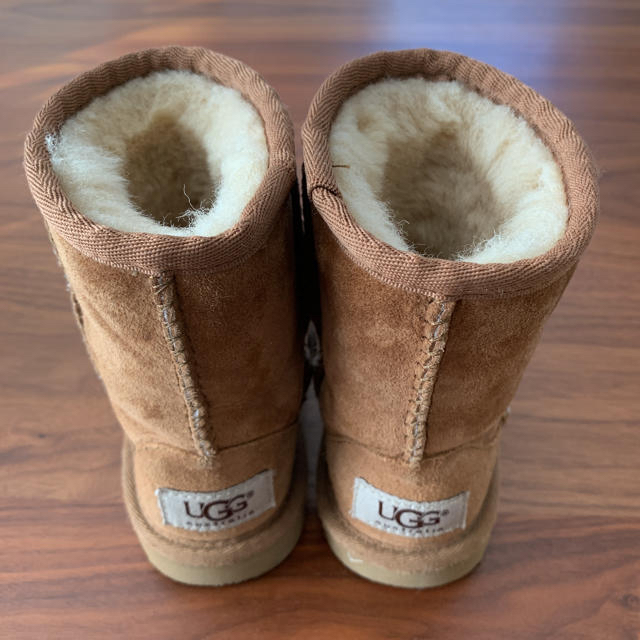 UGG(アグ)のUGG 15センチ定番　キッズ　ムートンブーツ キッズ/ベビー/マタニティのキッズ靴/シューズ(15cm~)(ブーツ)の商品写真