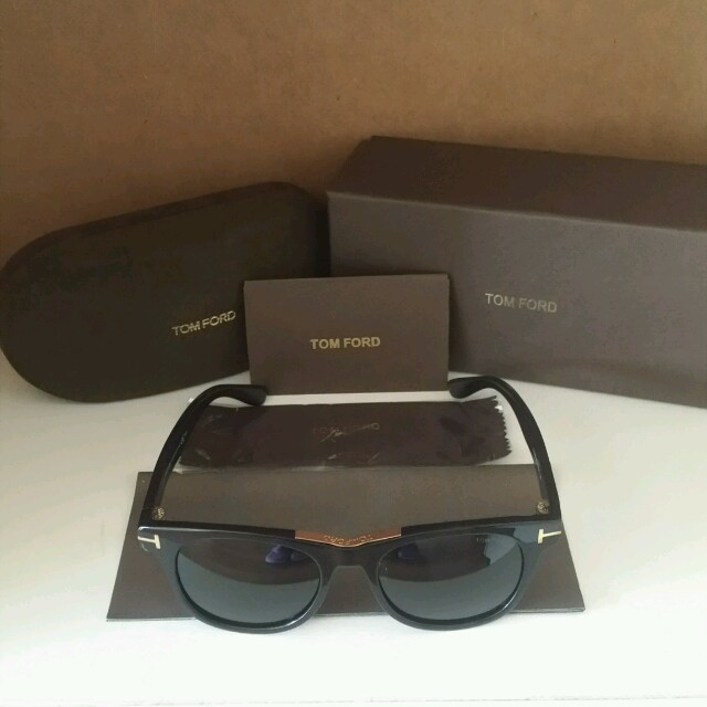 TOM FORD(トムフォード)のTOM FORD 9257黒金サングラス レディースのファッション小物(サングラス/メガネ)の商品写真