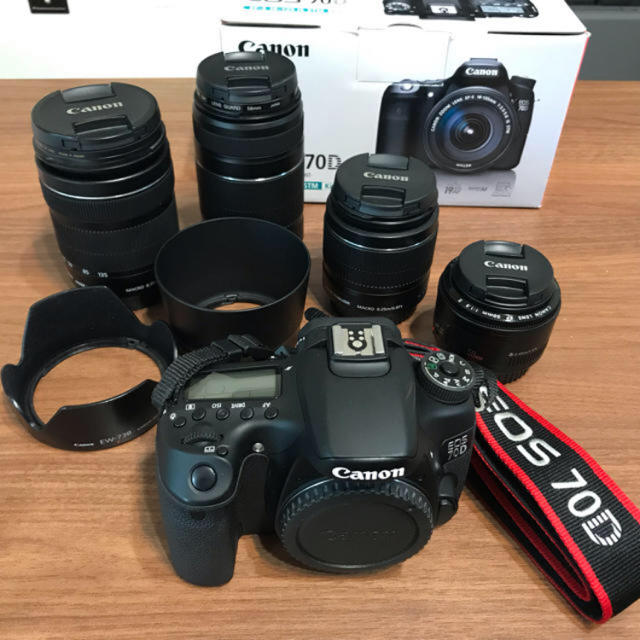 Canon(キヤノン)の美品 Canon EOS70D 18-135mm レンズ4点セット スマホ/家電/カメラのカメラ(デジタル一眼)の商品写真
