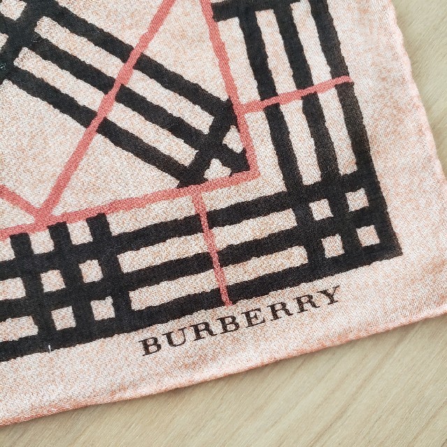 BURBERRY(バーバリー)のBURBERRY　スカーフ　ピンク レディースのファッション小物(バンダナ/スカーフ)の商品写真