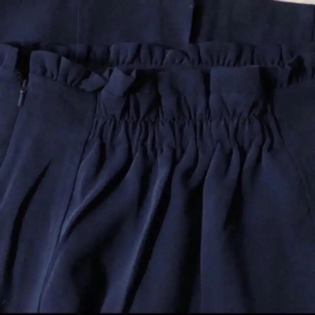 MAJESTIC LEGON(マジェスティックレゴン)のマジェ ウエストフリルIラインスカート ネイビー ガーリーお嬢様 タイトスカート レディースのスカート(ひざ丈スカート)の商品写真